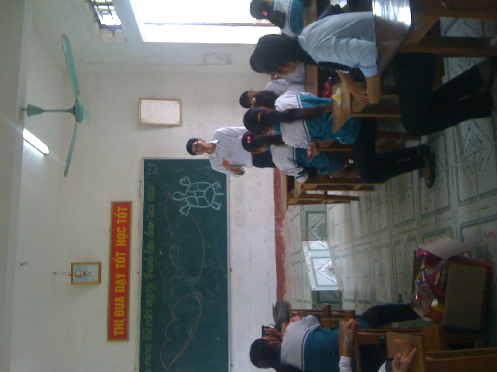 LOP 12A THPT TA UYEN 26